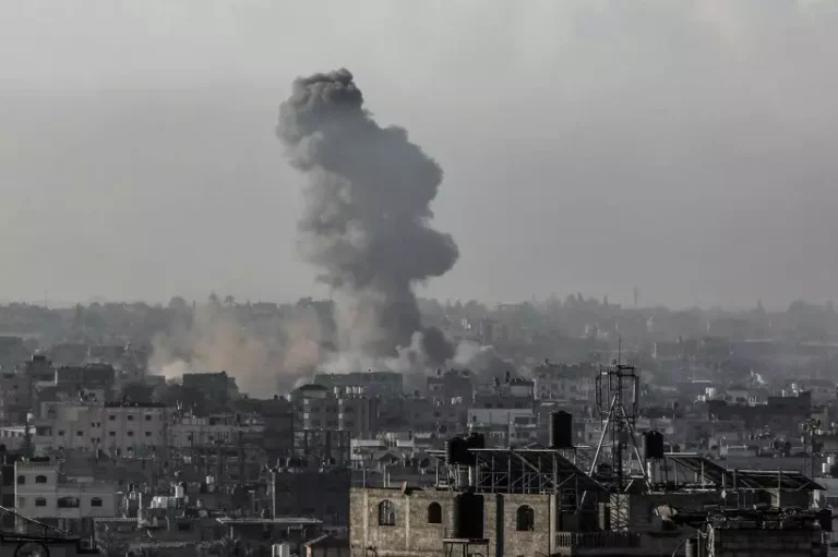Gaza, fonti sanitarie “74 morti dopo gli ultimi raid israeliani”