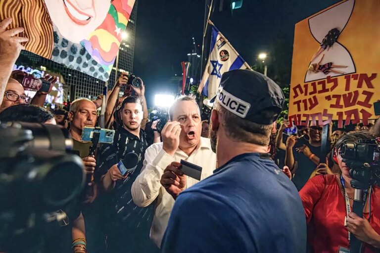 Israele, famiglie ostaggi in mano ad Hamas dopo le parole di Trump “Il Governo dia informazioni”
