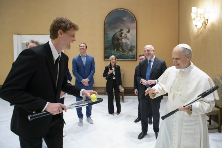 Sinner e Binaghi ricevuti da Papa Leone XIV “Giochiamo un po’?”
