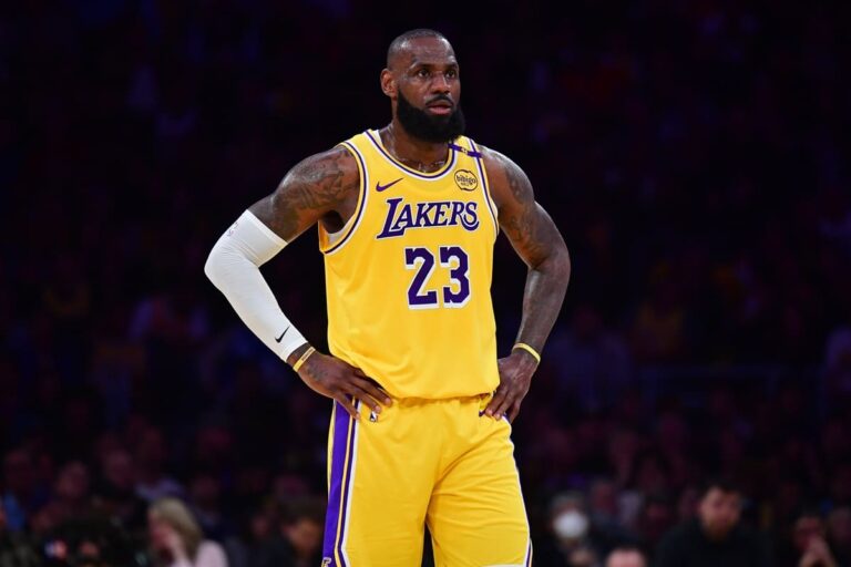 Lakers eliminati da Minnesota nella notte di playoff Nba, Clippers e Nuggets vanno a gara-7