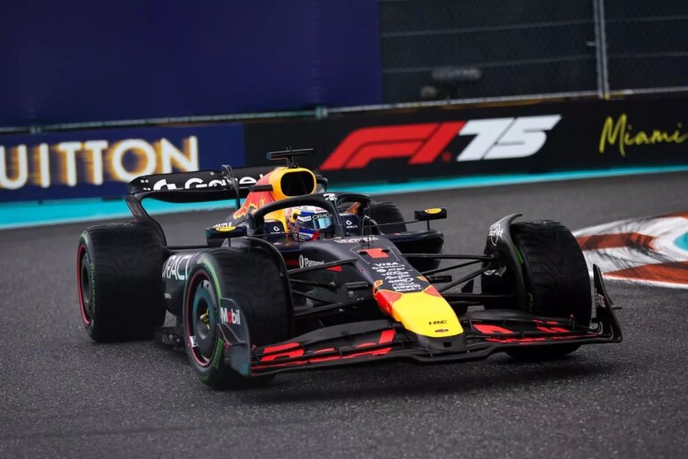 Verstappen in pole a Miami, a Norris la sprint. Sabato complicato per la Ferrari