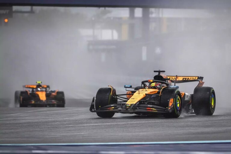 Norris vince la Sprint Race di Miami sul bagnato davanti a Piastri, terzo Hamilton