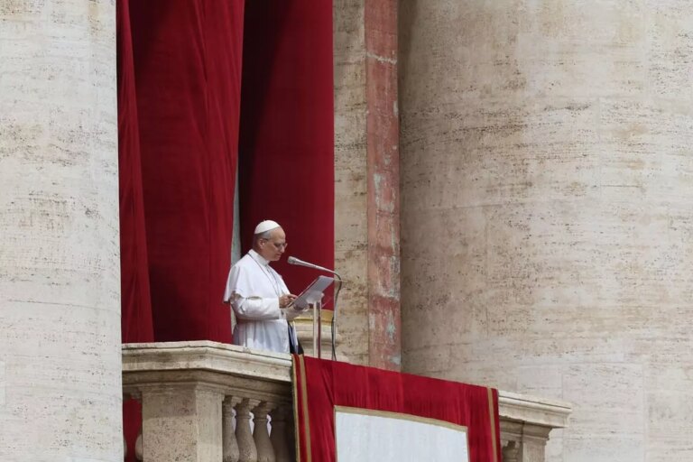 Le immagini del primo Regina Caeli di Papa Leone XIV a San Pietro / Fotogallery