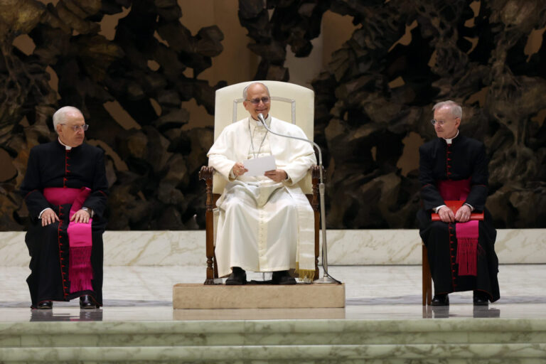 Il Papa incontra i media. “Solo i popoli informati possono fare scelte libere”