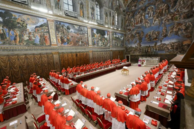 Papa Leone XIV nella Cappella Sistina presiede la prima messa con i cardinali “So che posso contare su di voi”