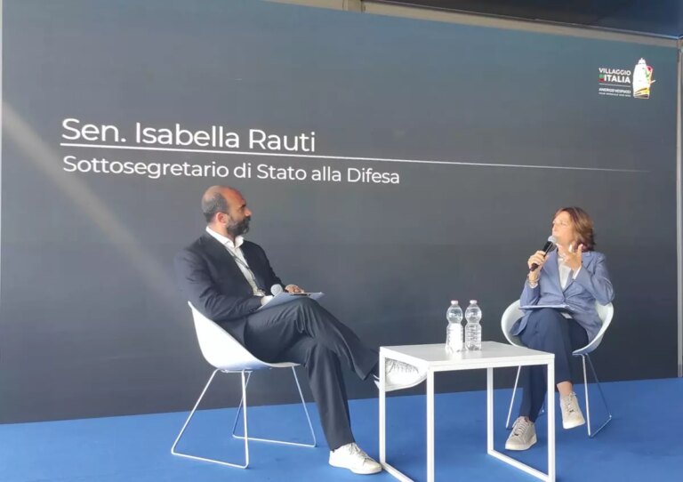 Il Sottosegretario di Stato alla Difesa Isabella Rauti a Civitavecchia per il Tour della Vespucci