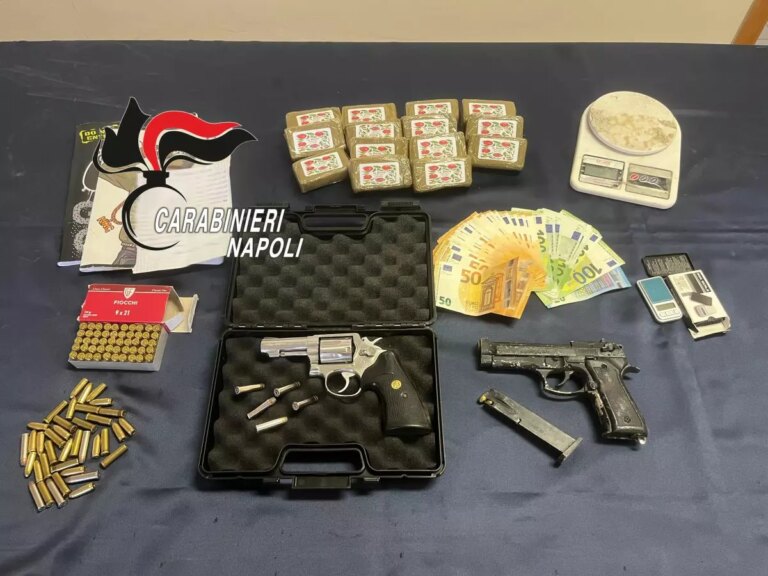 Panetti di hashish e pistole in cantina, un arresto a Torre del Greco