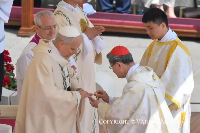 Inizia il pontificato di Papa Leone XIV, la commozione alla consegna dell’Anello del Pescatore