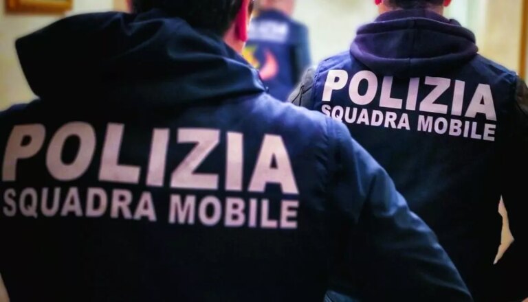 Due uomini uccisi a colpi di pistola in una falegnameria a Roma