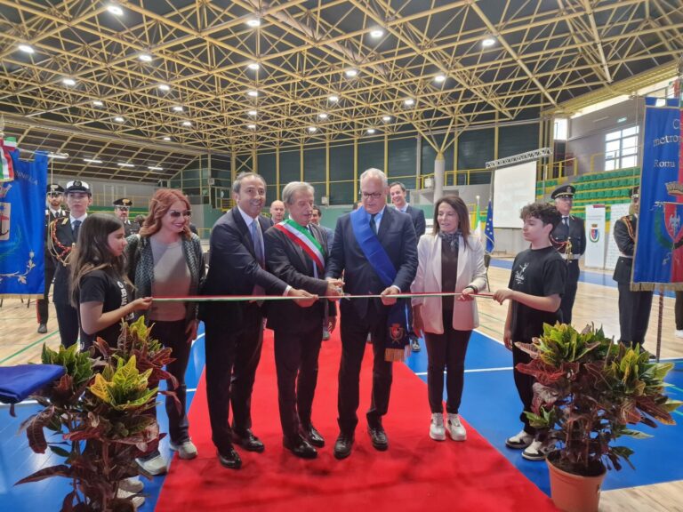 Gualtieri inaugura il palazzetto dello sport a Santa Marinella