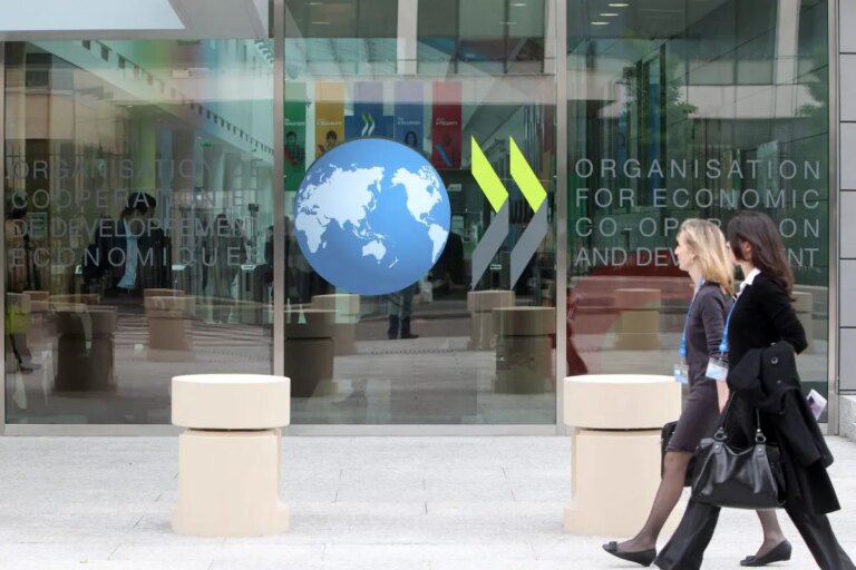 L’Ocse taglia le stime di crescita globale. In Italia il Pil rallenta, +0,6% nel 2025
