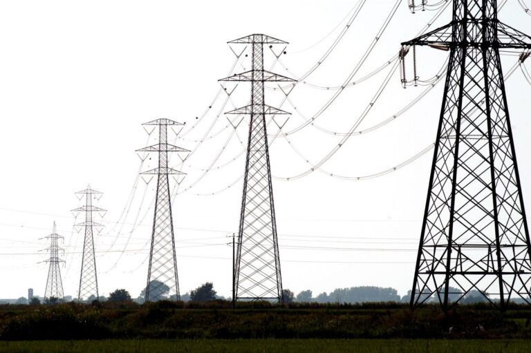 Report annuale Arera, in Italia consumi e produzione energia elettrica in ripresa