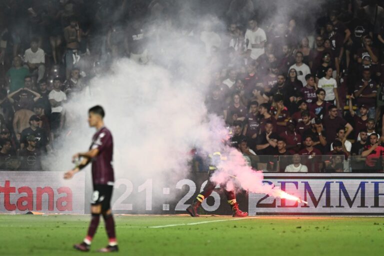 Caos all’Arechi, sospesa Salernitana-Samp: campani verso la C