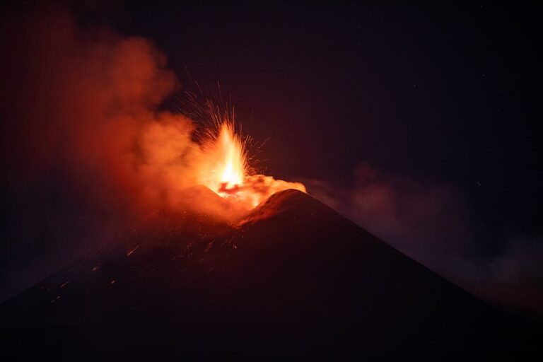 Nuova fase eruttiva dell’Etna, attività esplosiva al Cratere di Sud-Est