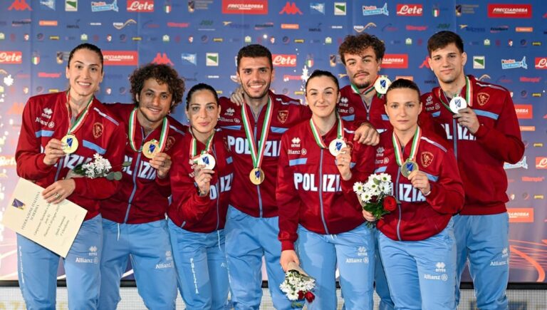 Gli assoluti di scherma di Piacenza si chiudono con la doppietta Fiamme Oro nella spada a squadre