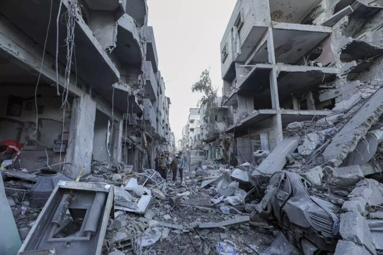 Gaza, media “Almeno 50 palestinesi uccisi mentre erano in attesa di ricevere gli aiuti umanitari”