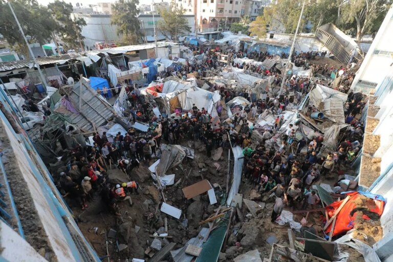 Gaza, Hamas “24 morti per gli spari israeliani in un centro di distribuzione di aiuti umanitari”