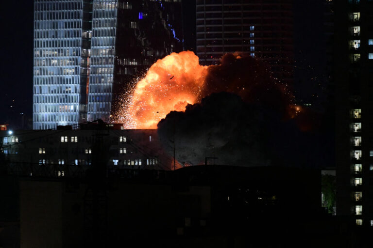 Attacchi incrociati tra Israele e l’Iran, la guerra è solo all’inizio