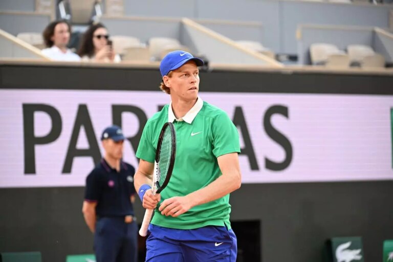 Sinner schiacciasassi, batte anche Bublik e vola in semifinale al Roland Garros