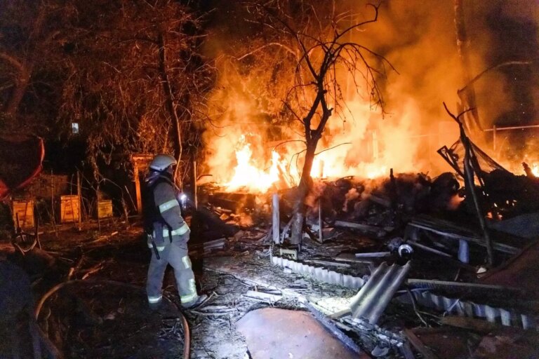 Massiccio raid russo con missili e droni su Kharkiv e Kherson, almeno cinque morti