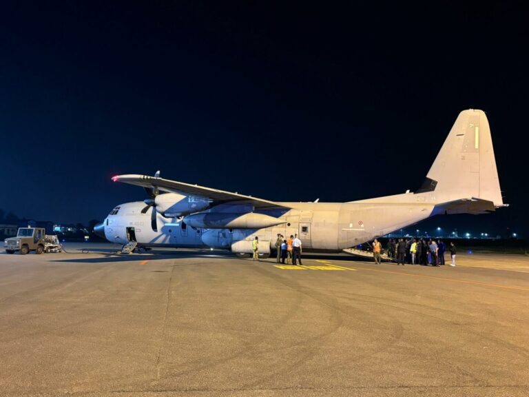 Gaza, atterrato a Linate il volo con il piccolo Adam e altri civili palestinesi
