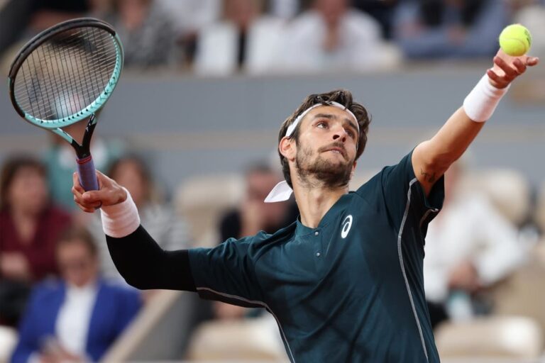 Musetti si ritira nel quarto set, Alcaraz primo finalista del Roland Garros