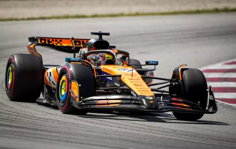 Piastri vince il Gp di Spagna e Norris completa la doppietta McLaren, 3° Leclerc in rimonta