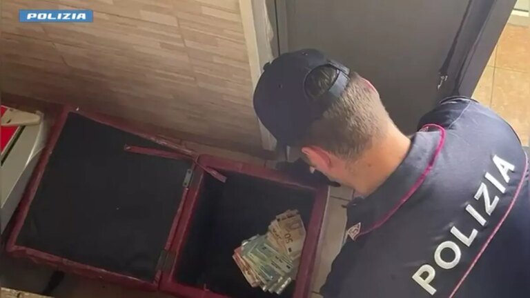“Drug room” scoperta a Catania, quattro denunce e immobile sequestrato