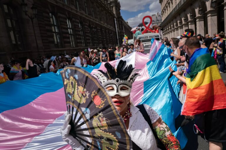 Il Pride vietato da Orban sfila a Budapest, tensioni con l’ultradestra