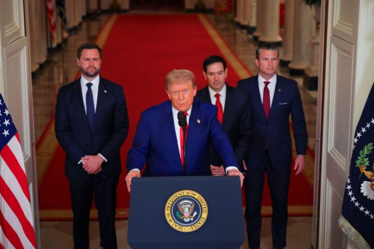 Gli Stati Uniti attaccano l’Iran, colpiti tre siti nucleari. Trump “Ora la pace, o sarà una tragedia”