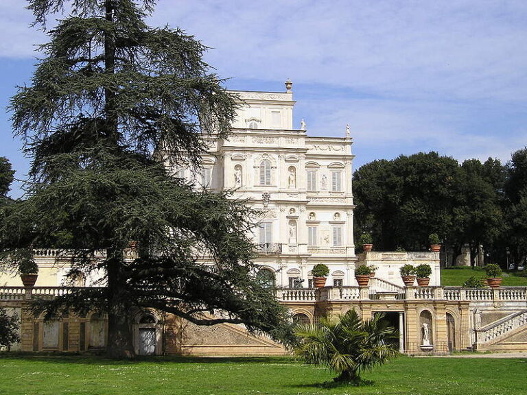 Trovati i cadaveri di una neonata e di una donna a Villa Pamphili