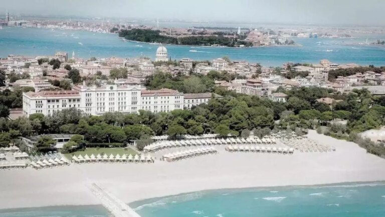 Brugnaro “Rigenerazione di qualità per l’Hotel Des Bains del lido”