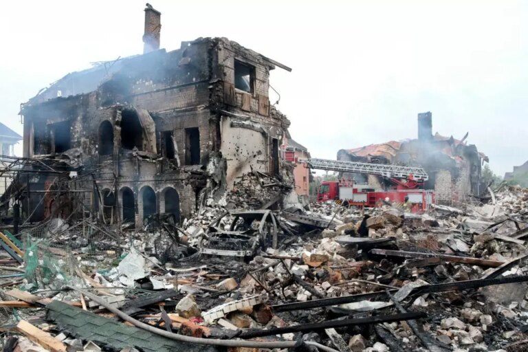 Attacco russo su Kiev nella notte, 4 morti e 20 feriti