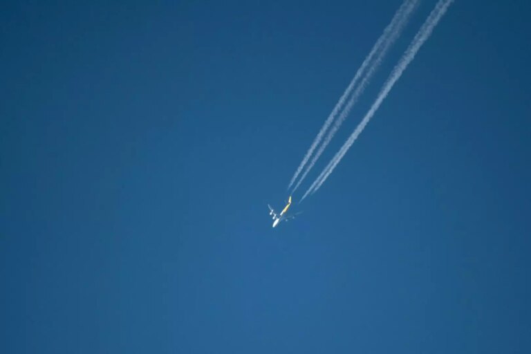Volo dell’Air India precipita poco dopo il decollo, 242 passeggeri a bordo
