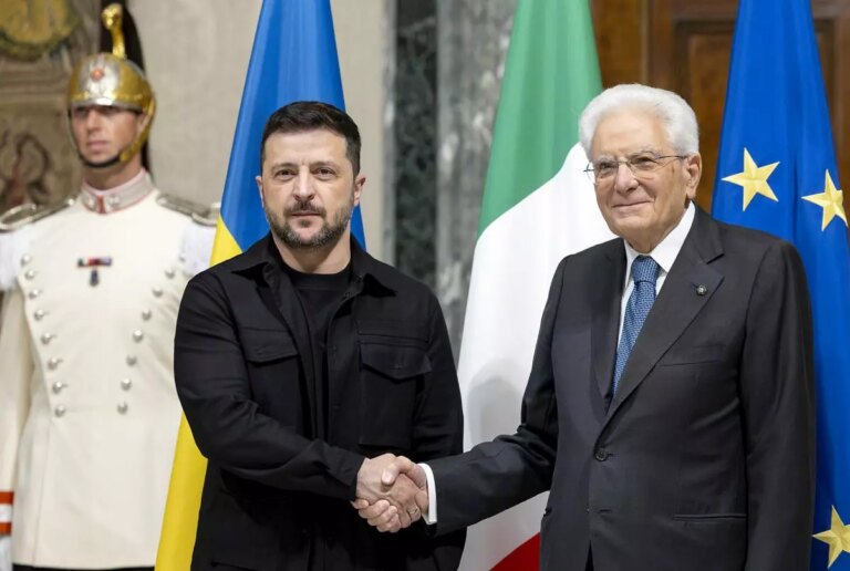 Ucraina, Mattarella “Cruciale che Kiev avverta che non è sola in questa guerra” / Video