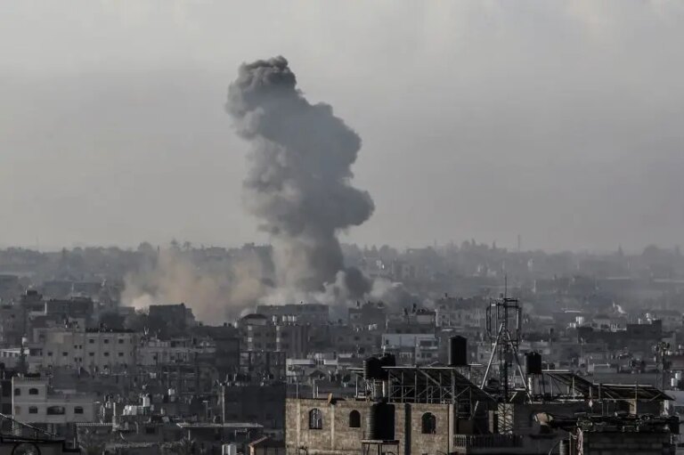 4 feriti gravi in raid Israele sulla chiesa cattolica di Gaza, altri 13 lievi tra cui padre Romanelli. Meloni “Inaccettabile”