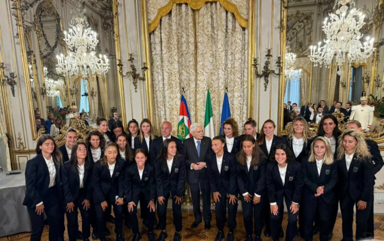 La Nazionale femminile al Quirinale, Mattarella “Avete scritto una bellissima pagina di sport”
