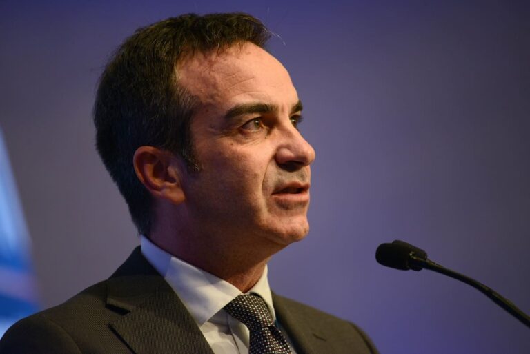 Calabria, si è dimesso il presidente Occhiuto “Non mi farò fermare, mi ricandiderò” / Video