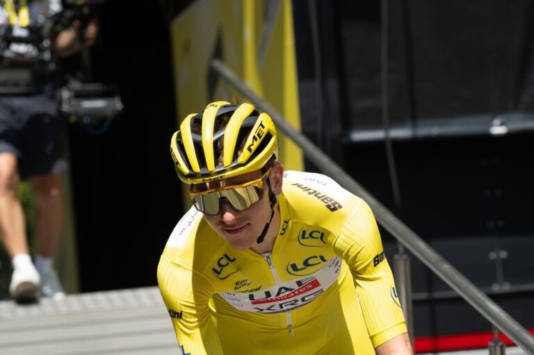 Pogacar vince anche la cronoscalata al Tour de France, è sempre più in giallo