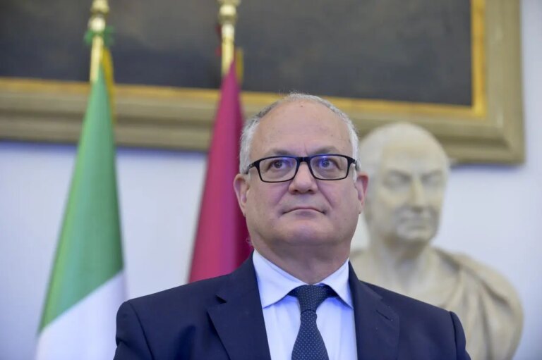 Al via la riqualificazione del Liceo Gullace di Roma, sopralluogo di Gualtieri