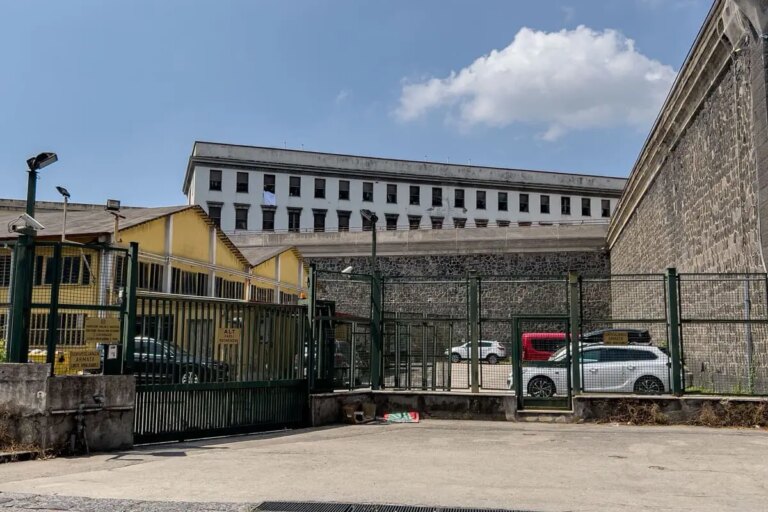 Napoli, catturati i due detenuti evasi dal carcere di Poggioreale