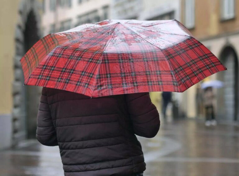 Allerta gialla per maltempo in 11 regioni, piogge e temporali al Sud