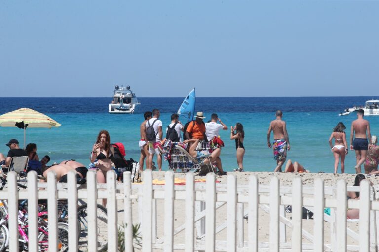 La Regione Siciliana diffida i gestori dei lidi sulle spiagge: “Via le staccionate e i tornelli”
