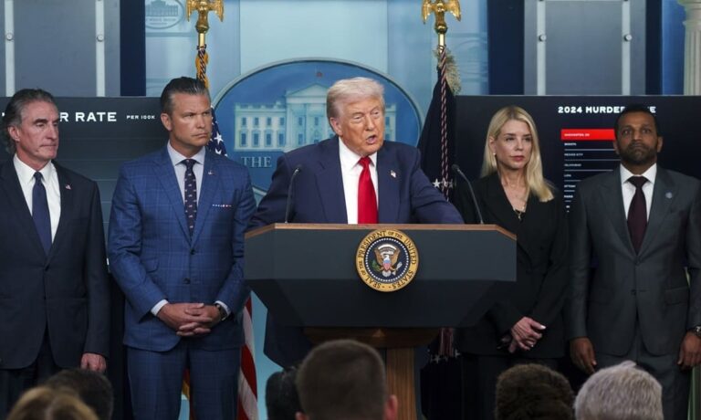 Trump “Zelensky non sarà all’incontro con Putin”, poi confonde l’Alaska con la Russia