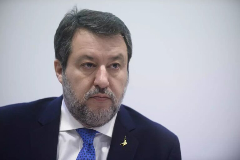 Salvini ricorda Kirk a Pontida. E sull’Ucraina “Non manderemo i nostri figli a combattere”