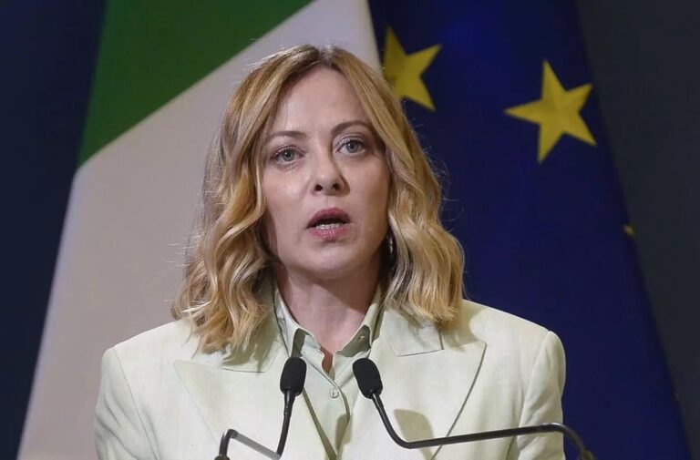 Meloni a giovani FdI “Minacce si moltiplicano, ma non abbiamo paura”