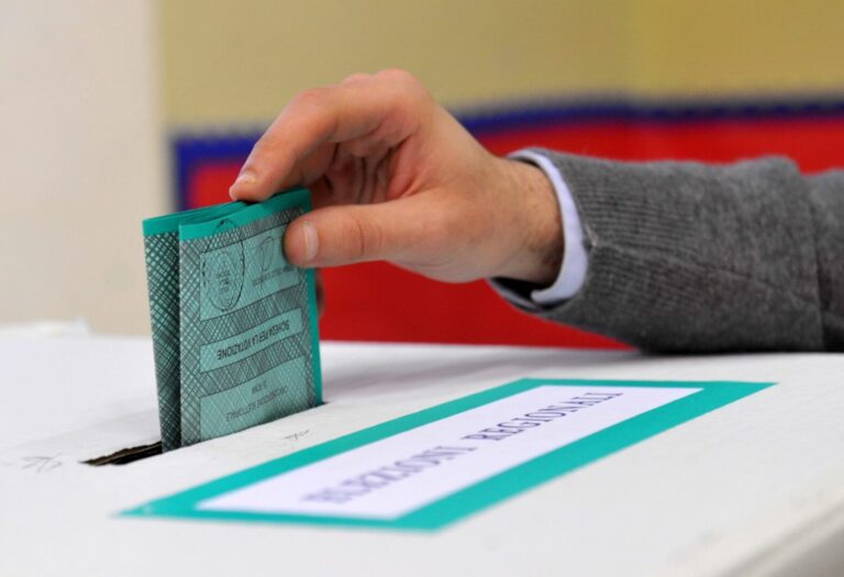 Elezioni regionali in Puglia, indette per il 23 e il 24 novembre