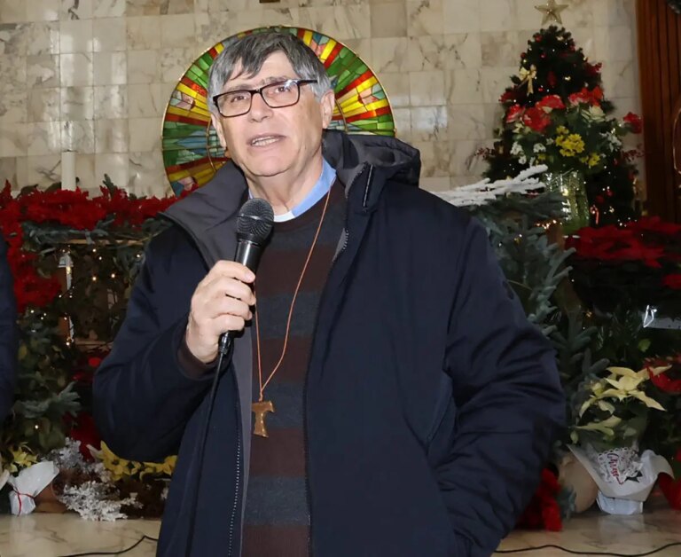 Caivano, proiettile consegnato in chiesa a don Patriciello. Meloni “Gesto vigliacco e criminale”