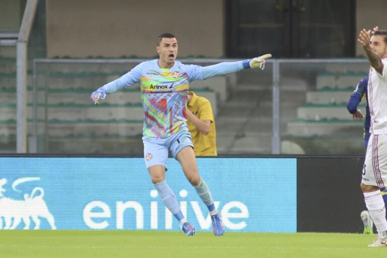 Il Verona sbatte su Audero, la Cremonese strappa lo 0-0 al Bentegodi
