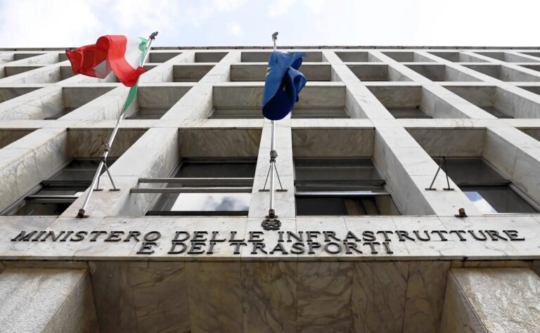 Porti, il Mit traccia la rotta: focus su riforma e investimenti